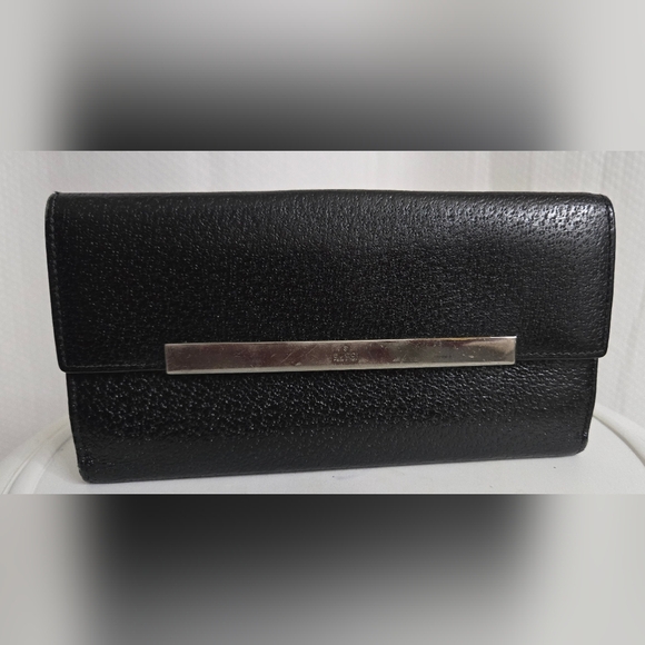 Gucci Handbags - EUC Gucci Leather Continental Long Wallet